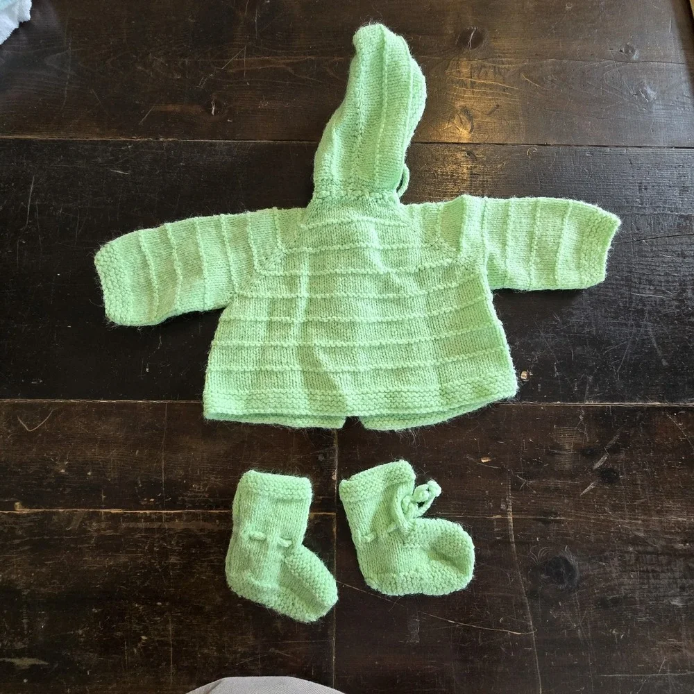 Vintage 80s Handmade Knitted Green Pastel Newborn Baby Sweater Booties Set